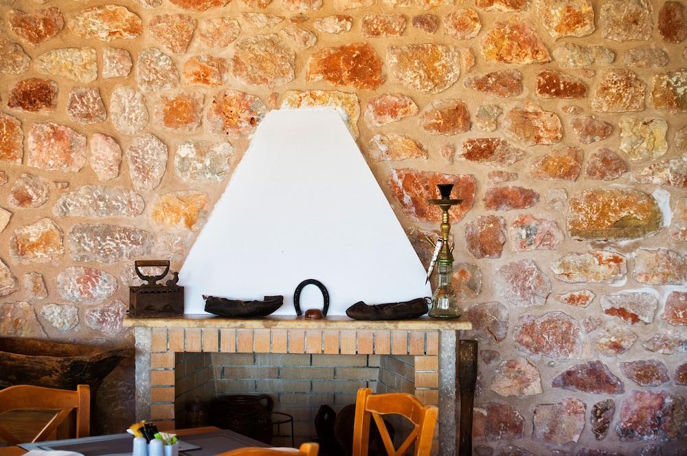 Akra Morea Hotel & Residences Monemvasia Extérieur photo